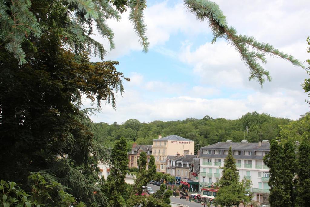 Albert Premier Hotel Bagnoles-de-l'Orne Екстериор снимка