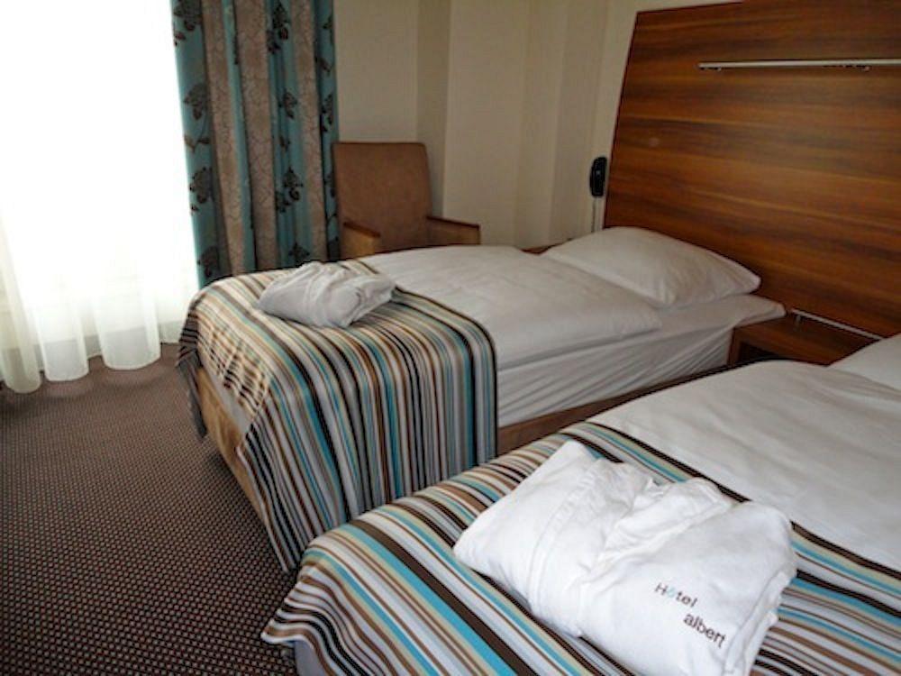 Albert Premier Hotel Bagnoles-de-l'Orne Екстериор снимка